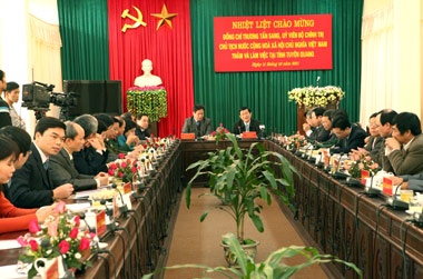 ທ່ານປະທານປະເທດ ເຈືອງເຕີນຊາງ ລົງຢ້ຽມຢາມແຂວງ ຕວຽນກວາງ